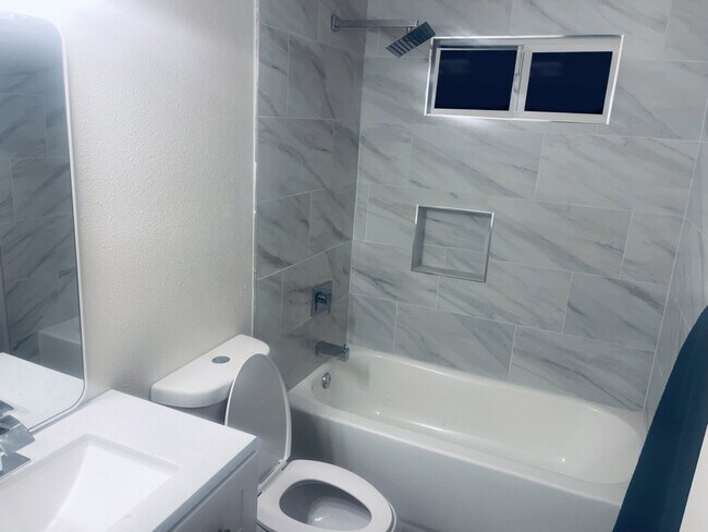 Foto del edificio - 8025 Peach Point Ave