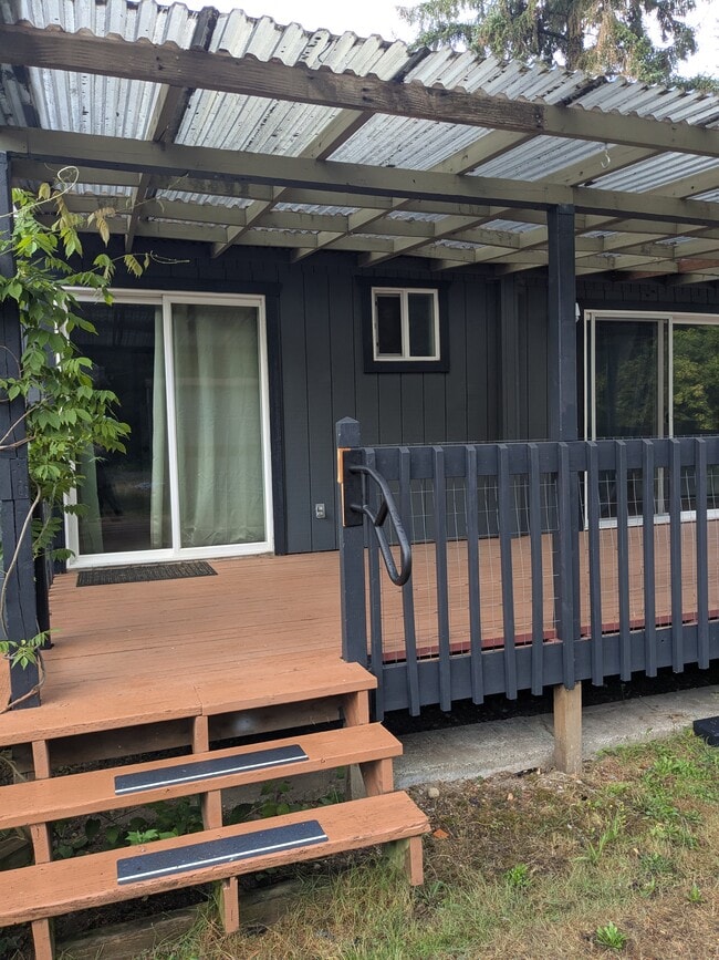 Deck off bedrooms - 1871 SE Van Skiver Rd