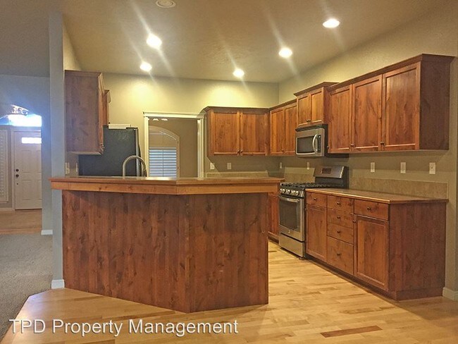 Building Photo - 2253 W Los Flores Dr