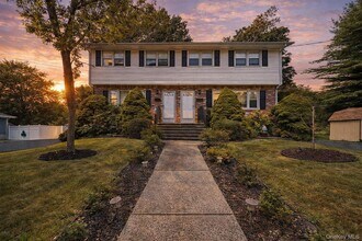 Building Photo - 165 S William St