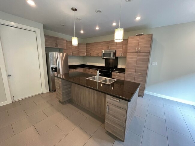 Building Photo - 409 Shiloh Dr