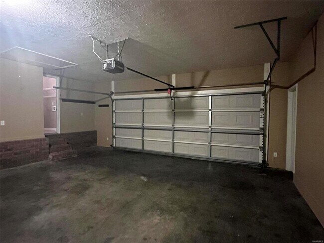 Foto del edificio - 1966 Chancellor Ridge Rd