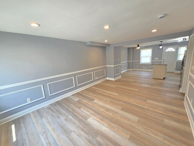 Foto del edificio - Beautiful 4 Bedroom 2 Bathroom East Baltim...