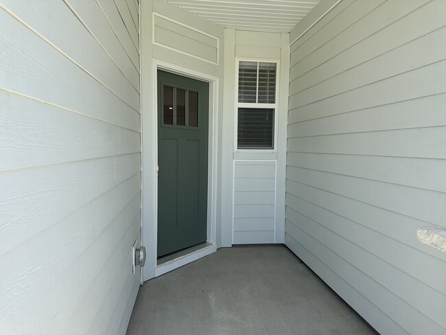 Covered front porch - 275 Dalmatian Dr