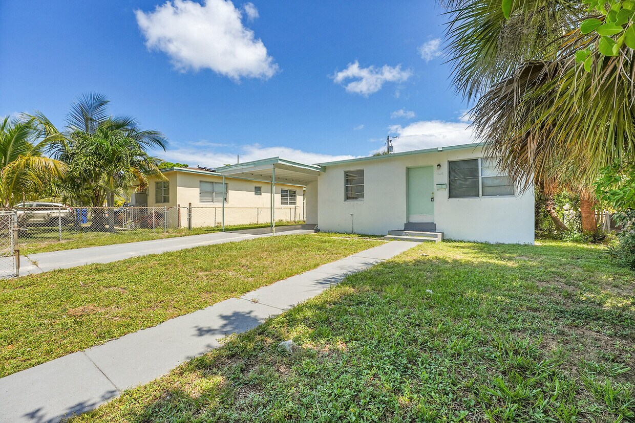 Foto principal - 1208 W 32nd St