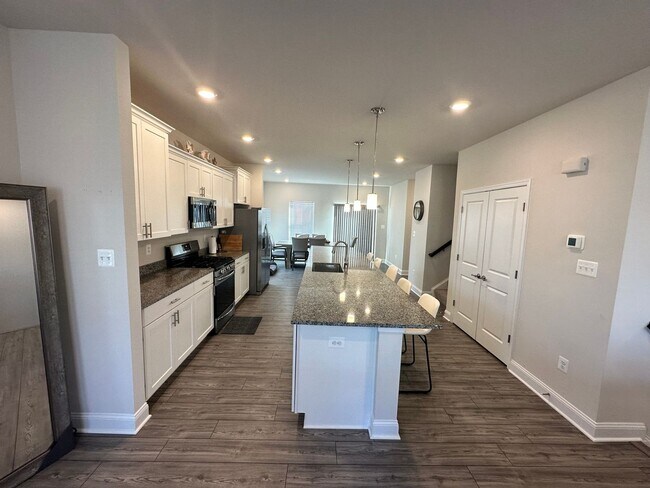 Building Photo - Plantation Lakes! Beautiful -Unfurnished e...