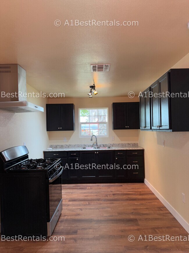 Foto del edificio - 3205 Sierra St