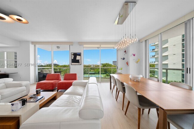 Foto del edificio - 2645 S Bayshore Dr