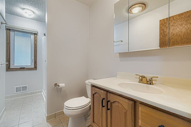 Foto del edificio - 815 Lakeview Dr