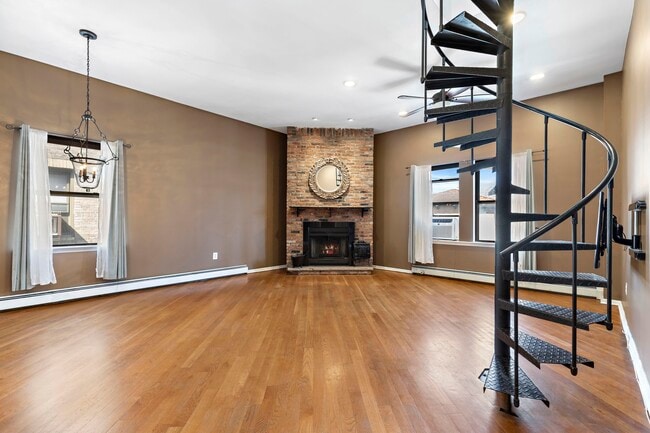 Building Photo - Spacious 2 Bedroom with Roof Deck!