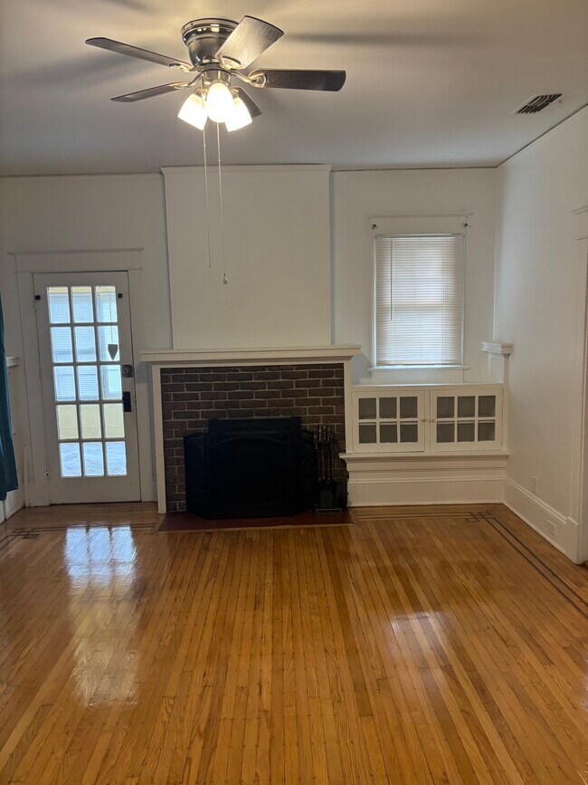 Foto del edificio - 2210 Dellwood Ave
