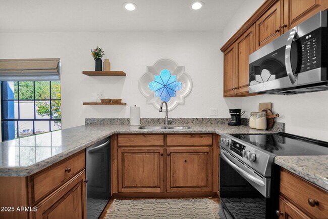 Foto del edificio - 6349 N 78th St