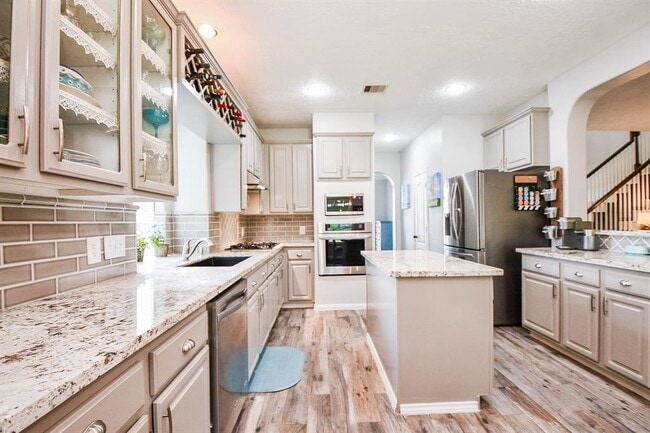 Building Photo - 3915 N Sandy Ct