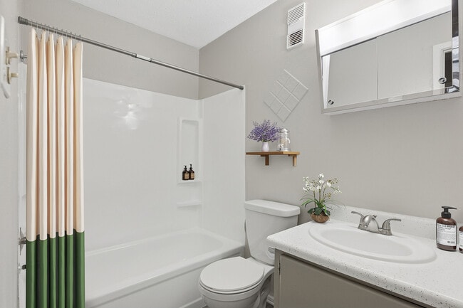 Building Photo - Alturas Penbrook