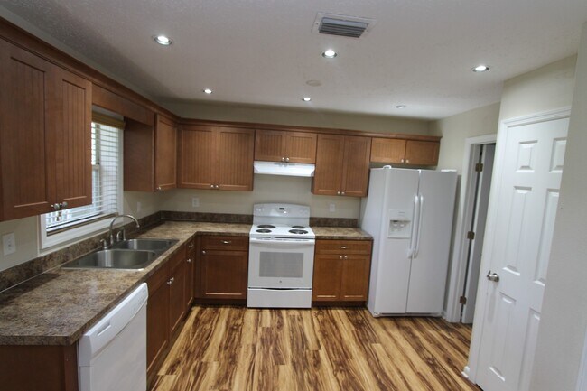 Foto del edificio - Awesome 3 Bedroom, 2 bath home in Deltona