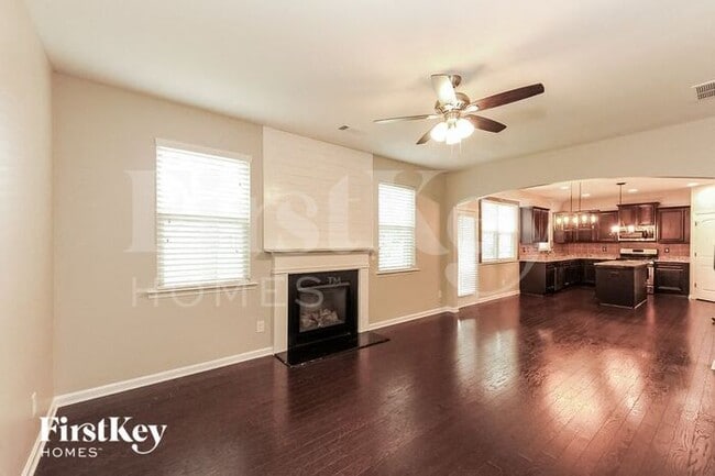 Building Photo - 129 Park Village Dr