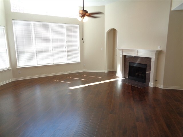 Foto del edificio - 3221 Heatherbrook Lane