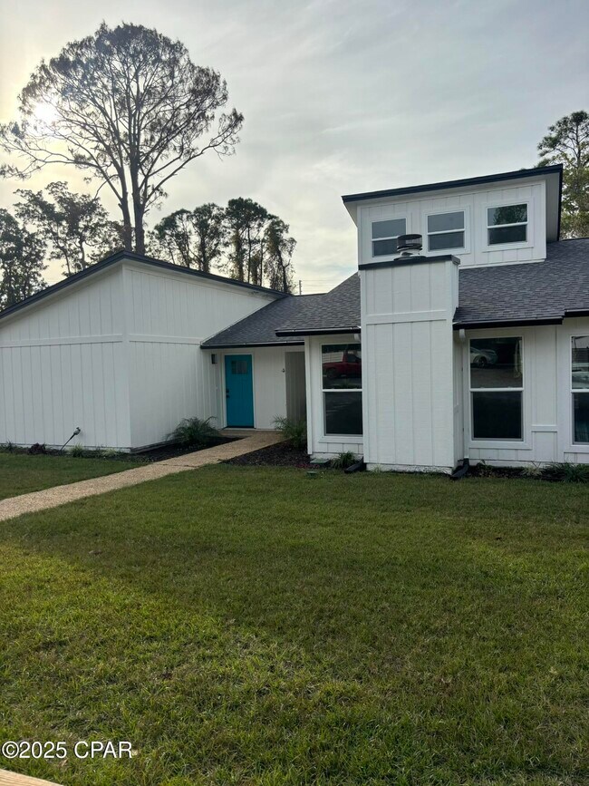 Foto del edificio - 2809 Lagoon Knoll Dr