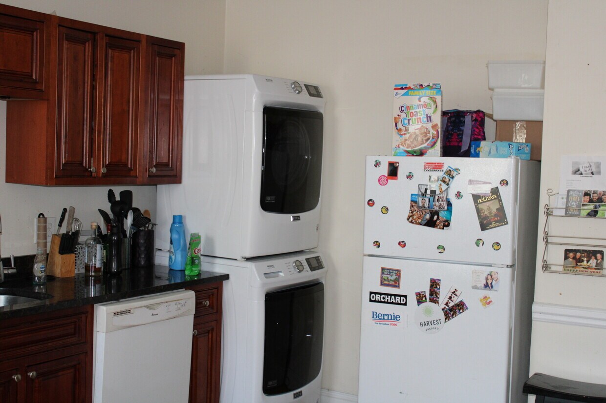 Primary Photo - 16 Holmes St