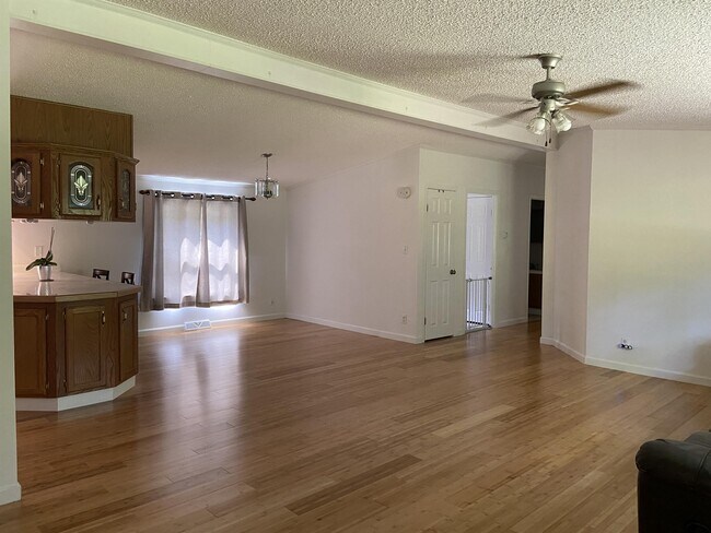 Foto del edificio - 326 Pond Rd