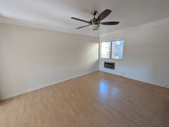 Foto del edificio - 7930 Mission Center Ct