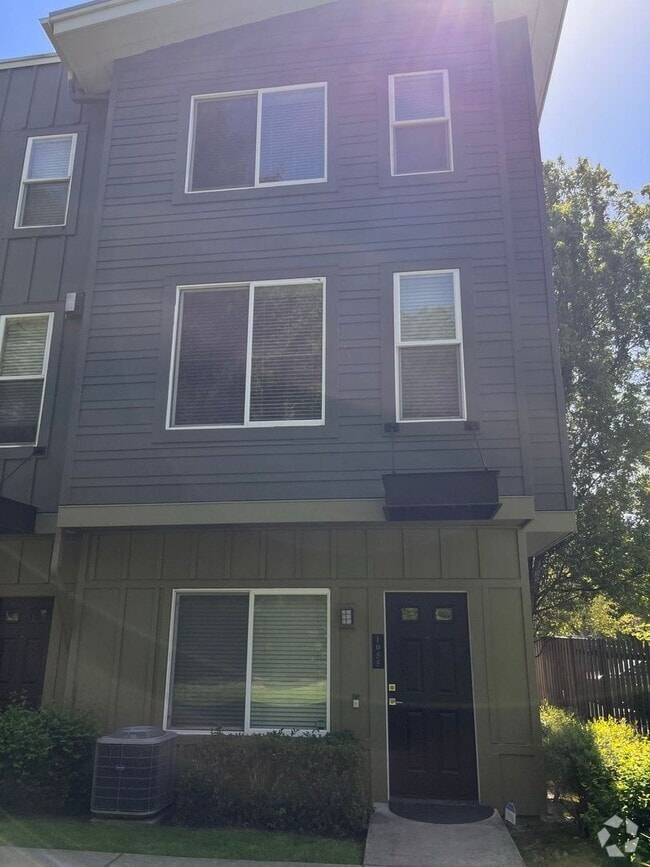 Building Photo - 1055 SW 166th Ave