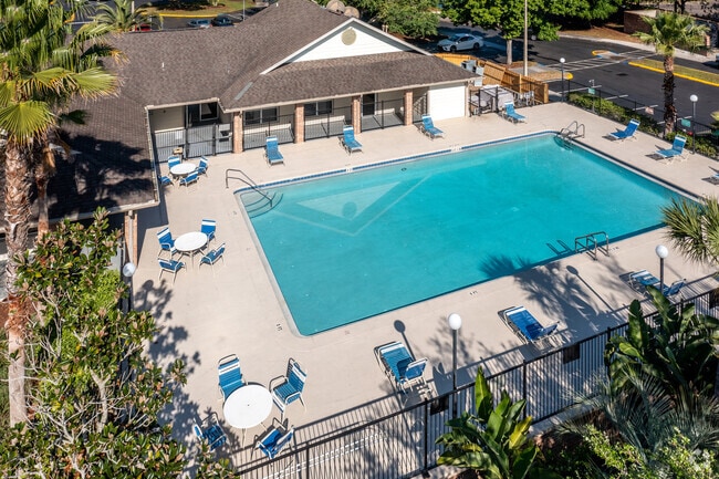 Foto del edificio - Raintree Apartments