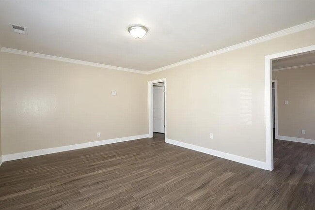 Building Photo - 93 E Fernwood Ave