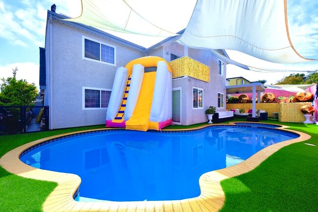 Foto del edificio - 6482 Viewpoint Dr