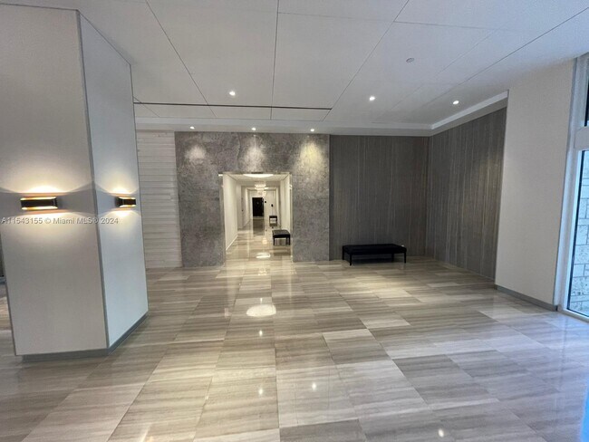 Foto del edificio - 100 Bayview Dr