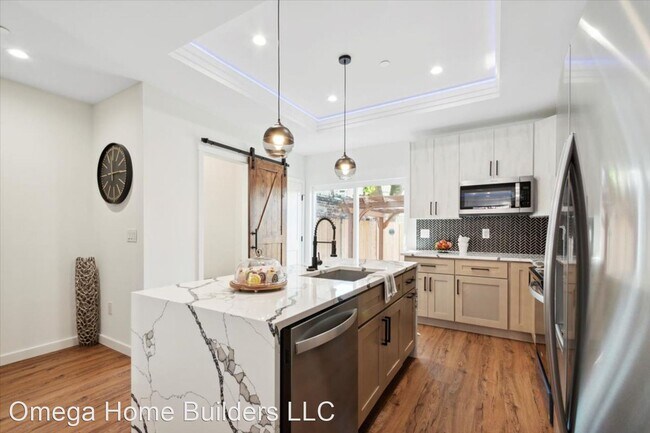 Building Photo - 4 br, 3.5 bath House - 3211 Chatham St
