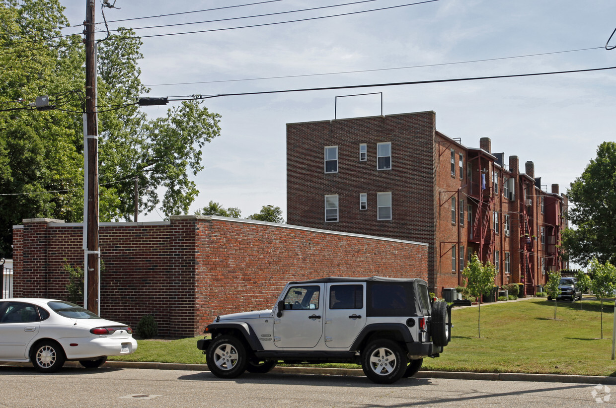 Building Photo - Harbor View Manor