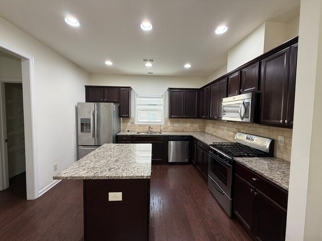 Building Photo - 308 Privet Cir