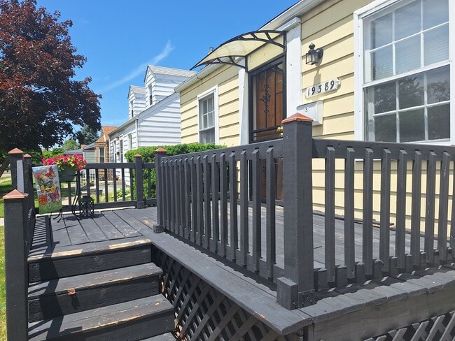 Building Photo - Charming 2 bedroom home in Harper Woods
