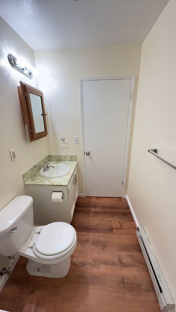 Foto del edificio - 402 Arland Ave W