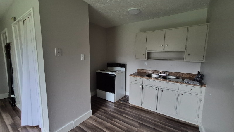 Building Photo - 1120 Crocus Dr