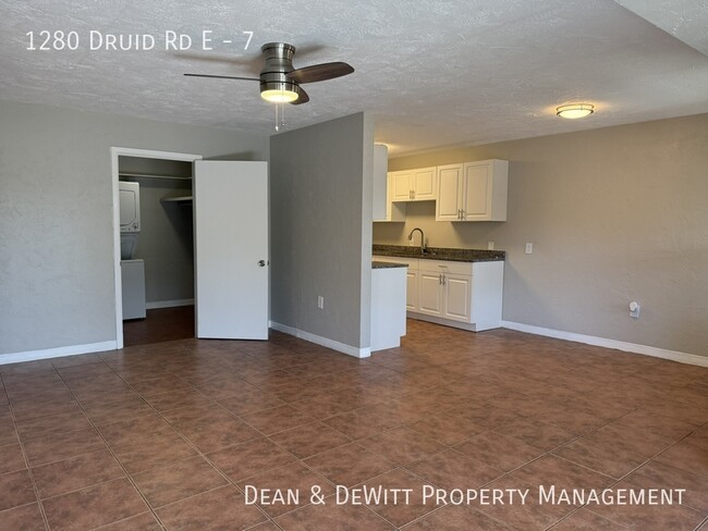 Building Photo - Creekside Apartments - 2/1 Clearwater - Fo...