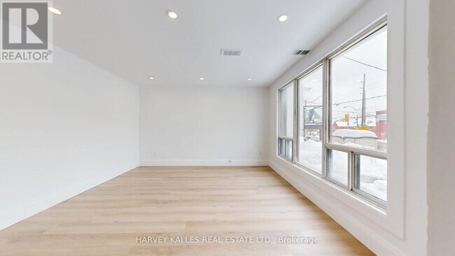 Photo du bâtiment - 1252 Davenport Rd