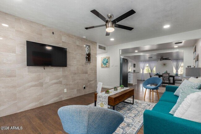 Foto del edificio - 2518 E Campbell Ave