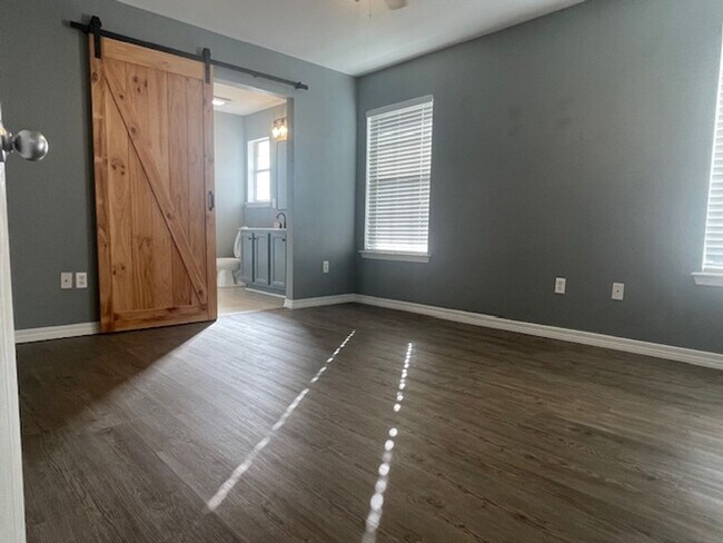 Foto del edificio - 3 bed 2 bath In Gulfport