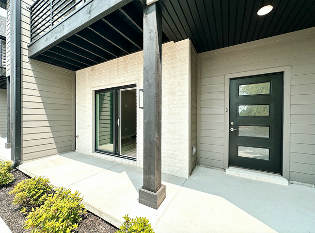 Building Photo - 225 Country Club Pkwy