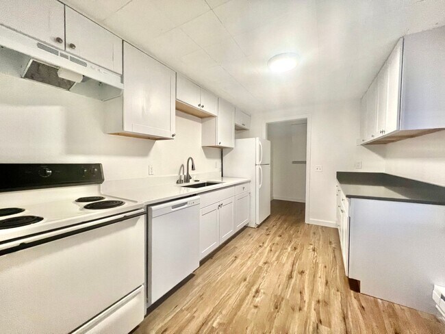 Building Photo - Cute house that is close to it all! Granit...