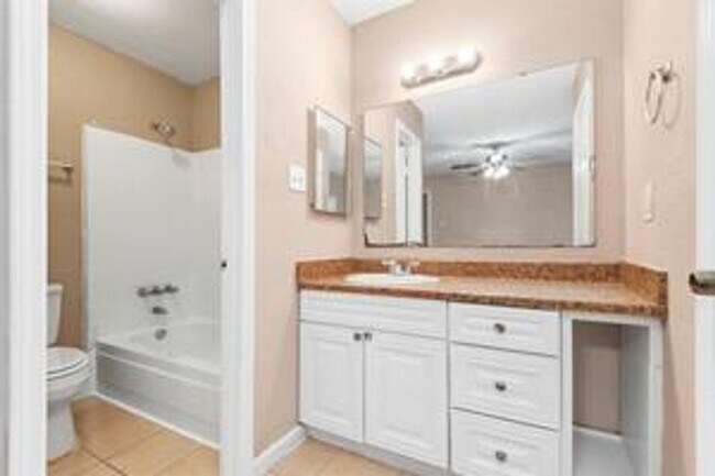 Building Photo - 4 Bedroom Home with 2 Bath and large back ...