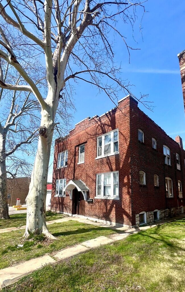 Building Photo - 3641 Chippewa Street