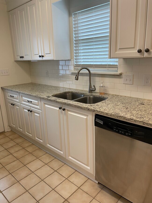 Foto del edificio - 575 Fairfield Way