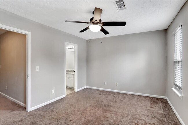 Building Photo - 1579 Springleaf Point SE