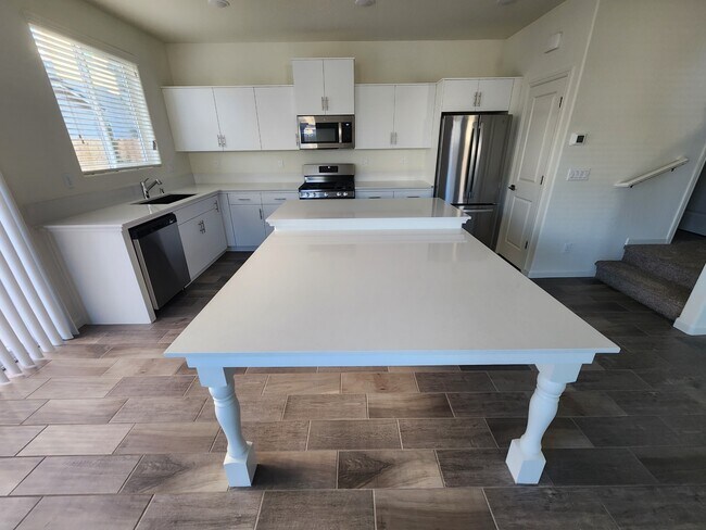 Building Photo - 2019 Raphael Ln