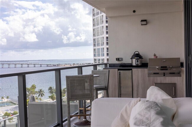 Building Photo - 1451 Brickell Ave