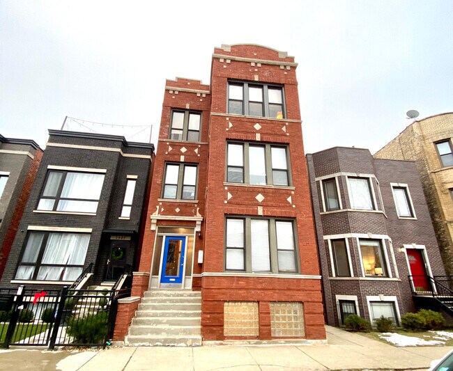 Building Photo - 2529 W Medill Ave
