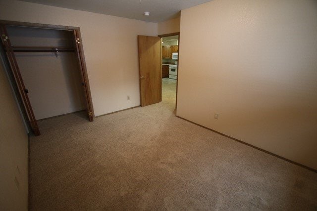 Building Photo - 2 Bedroom Condo near Sand Lake!